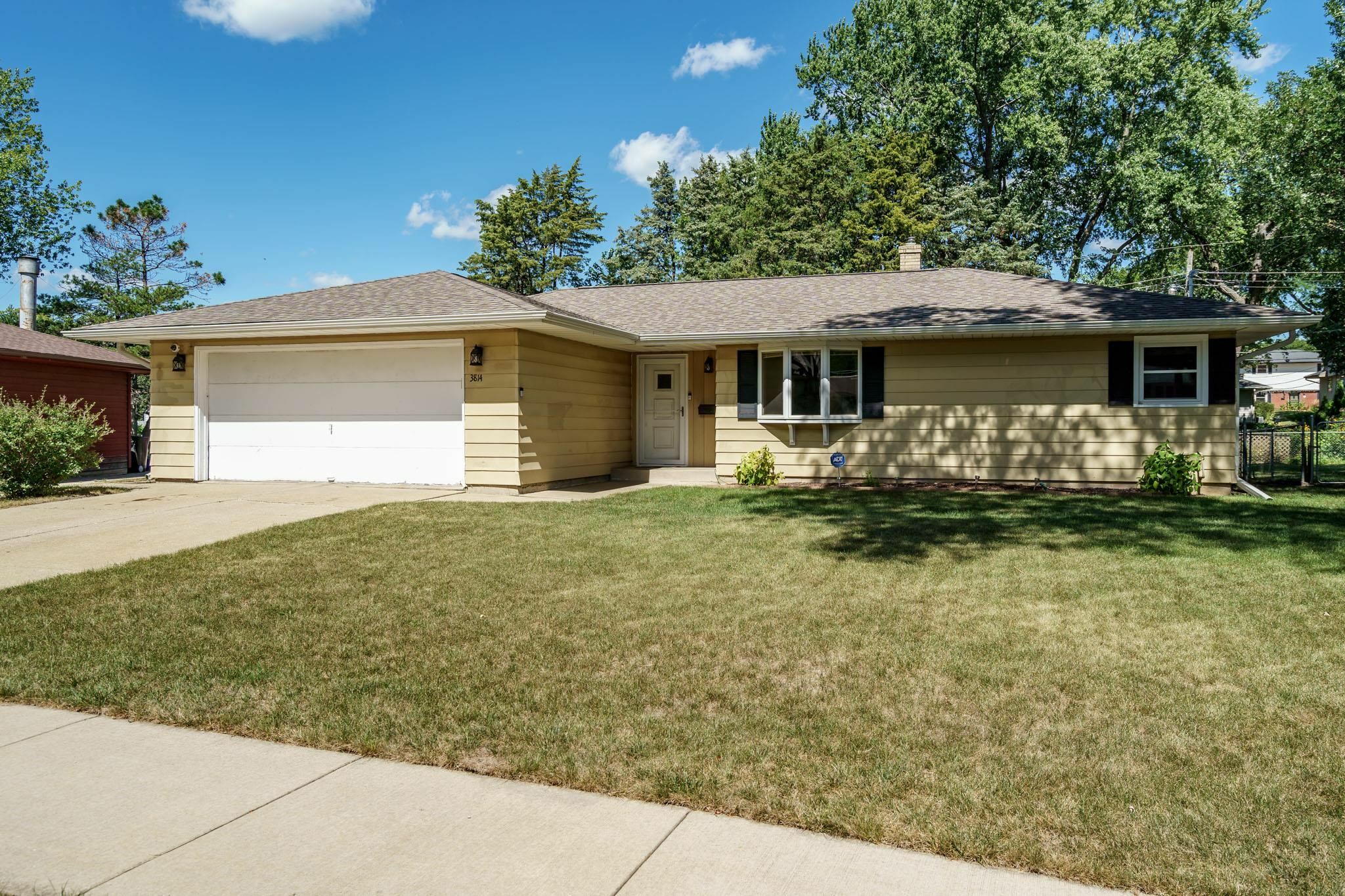 Property Photo:  3814 Dakota Lane  IL 61108 