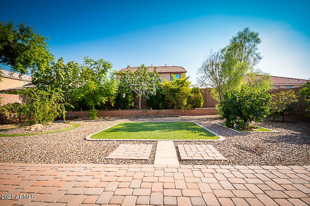 Property Photo:  2019 E Lindrick Drive  AZ 85298 