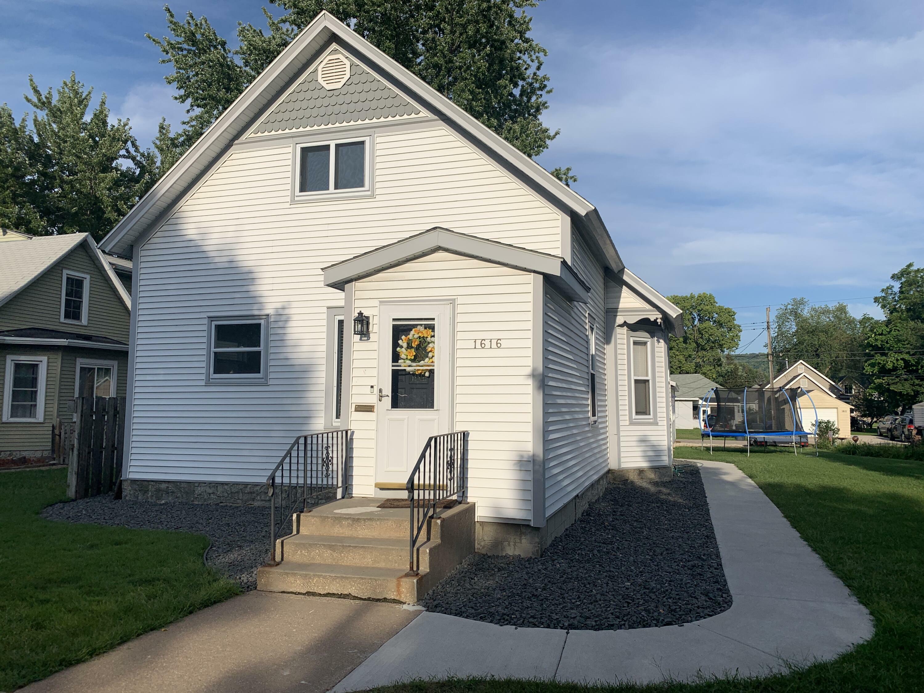 Property Photo:  1616 Loomis St  WI 54603 