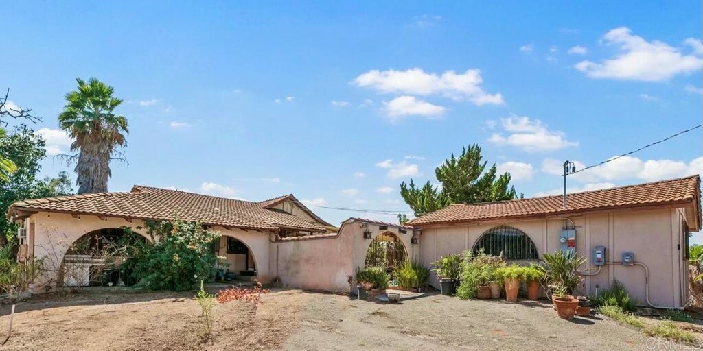 Property Photo:  1552 S Citrus Avenue  CA 92027 