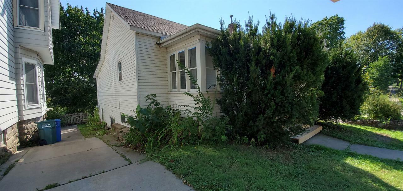 Property Photo:  106 1st St  WI 53913 