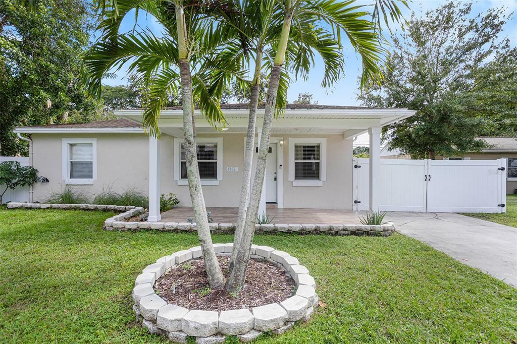 Property Photo:  4706 W Lawn Avenue  FL 33611 