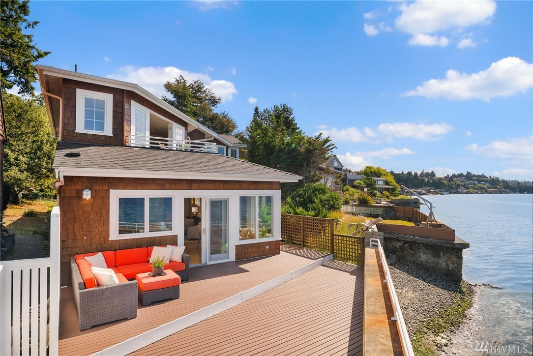 Property Photo:  4841 Beach Dr SW  WA 98116 