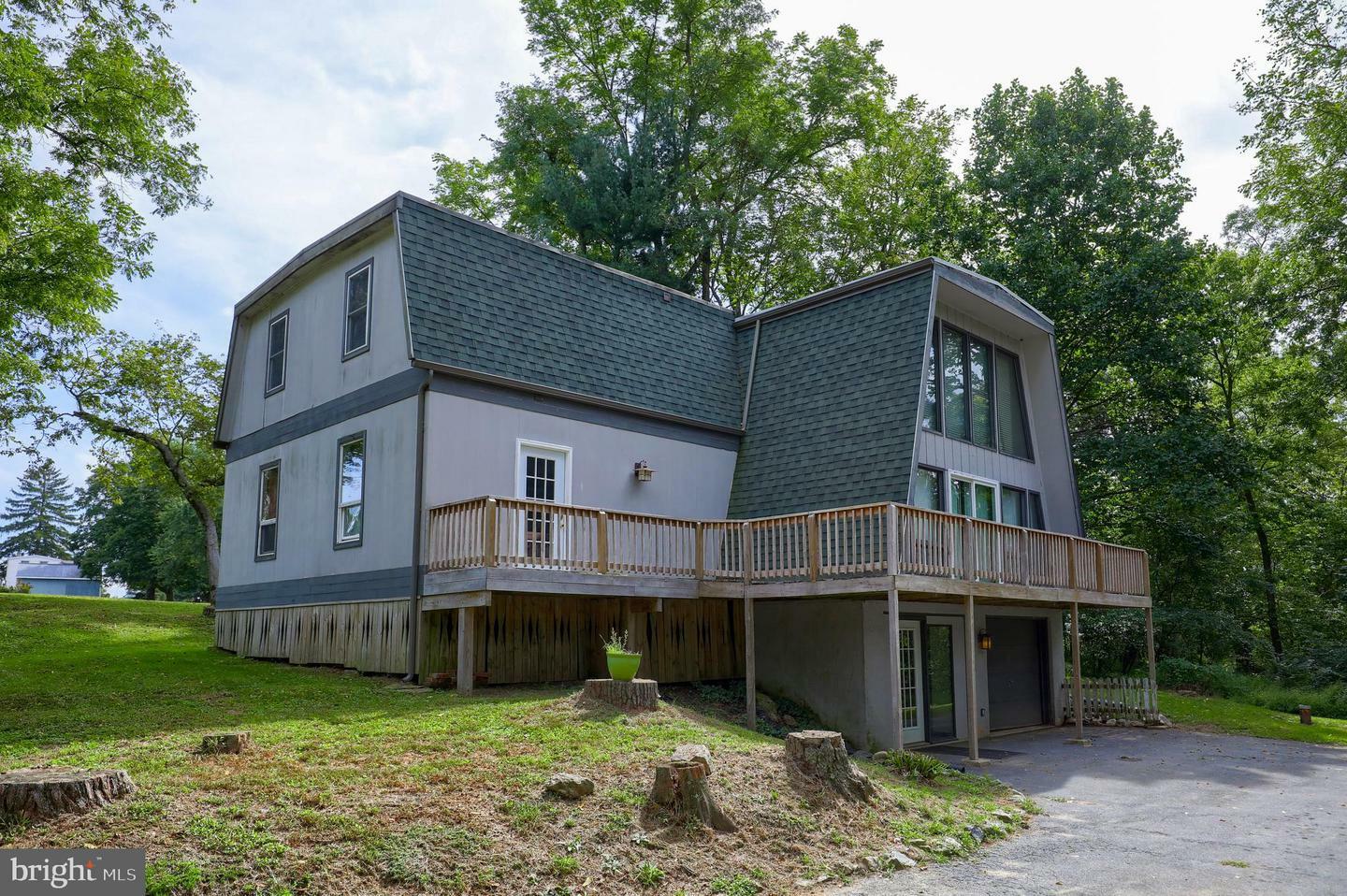 Property Photo:  11 Oak Lane  PA 17584 