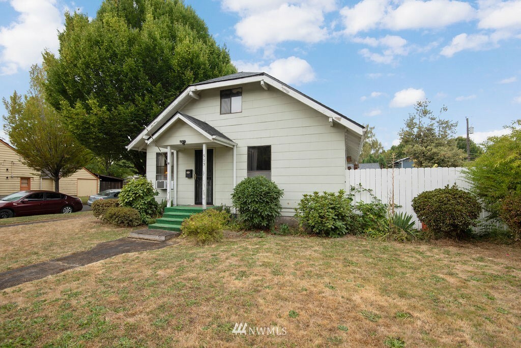 Property Photo:  503 17th Avenue  WA 98632 