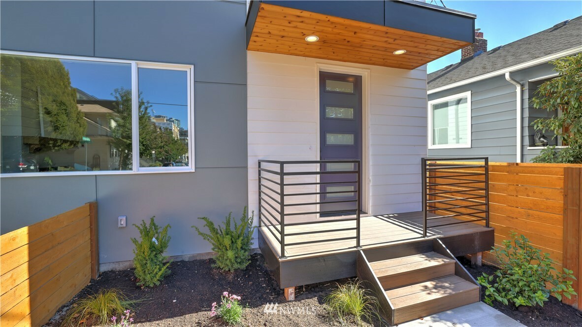 Property Photo: 418 14th Avenue A WA 98122