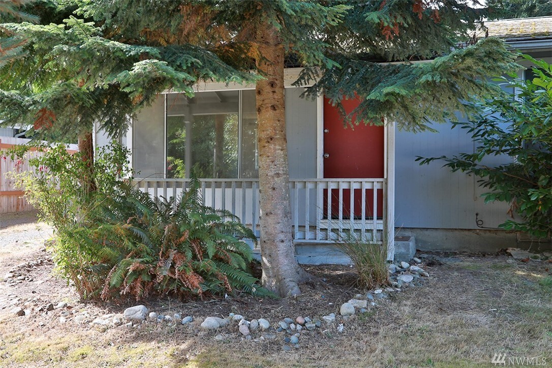 Property Photo: 5058 Hodges Ave WA 98260