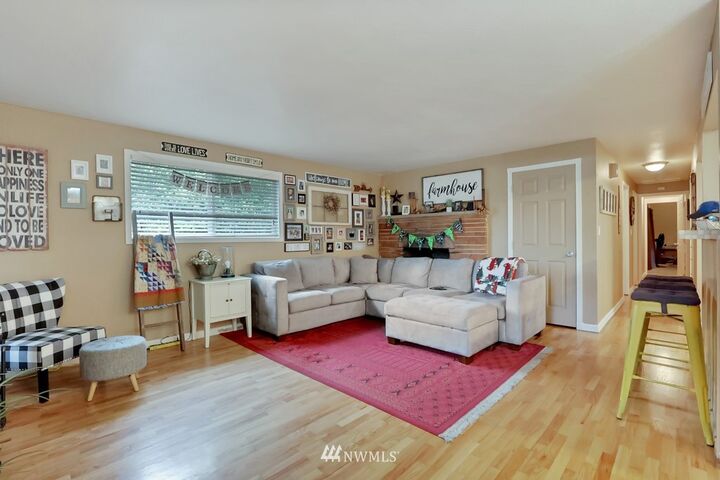 Property Photo:  1214 Hemlock Street  WA 98354 