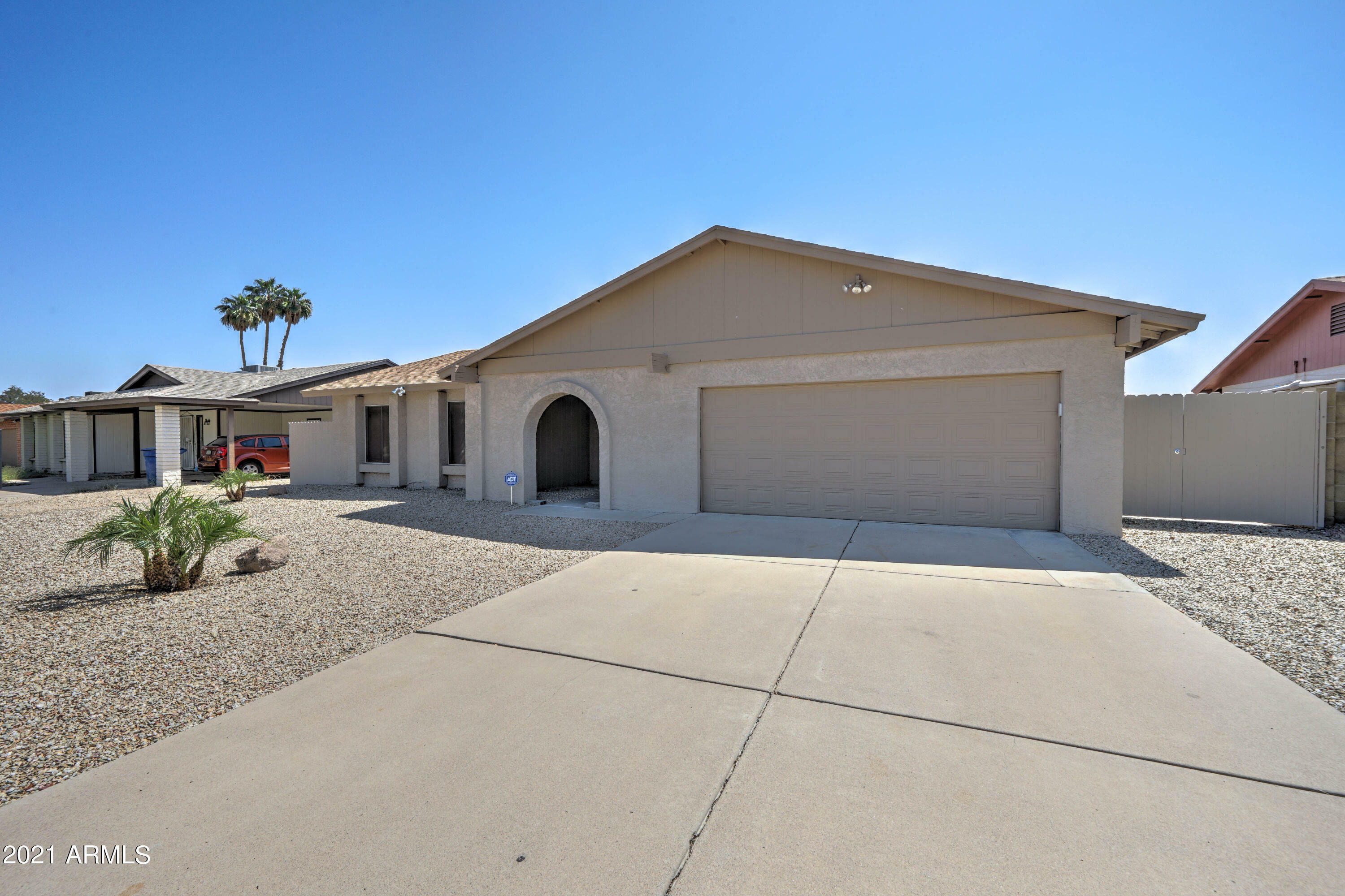 Property Photo:  1031 W Hermosa Drive  AZ 85282 