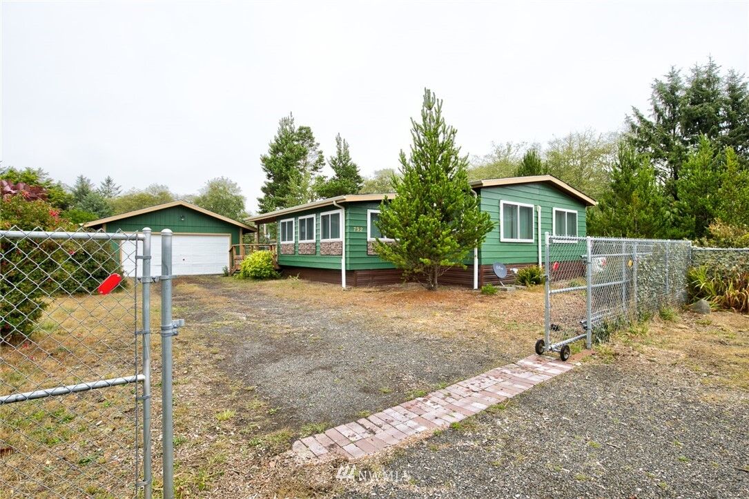 Property Photo: 792 Park Avenue NE WA 98569