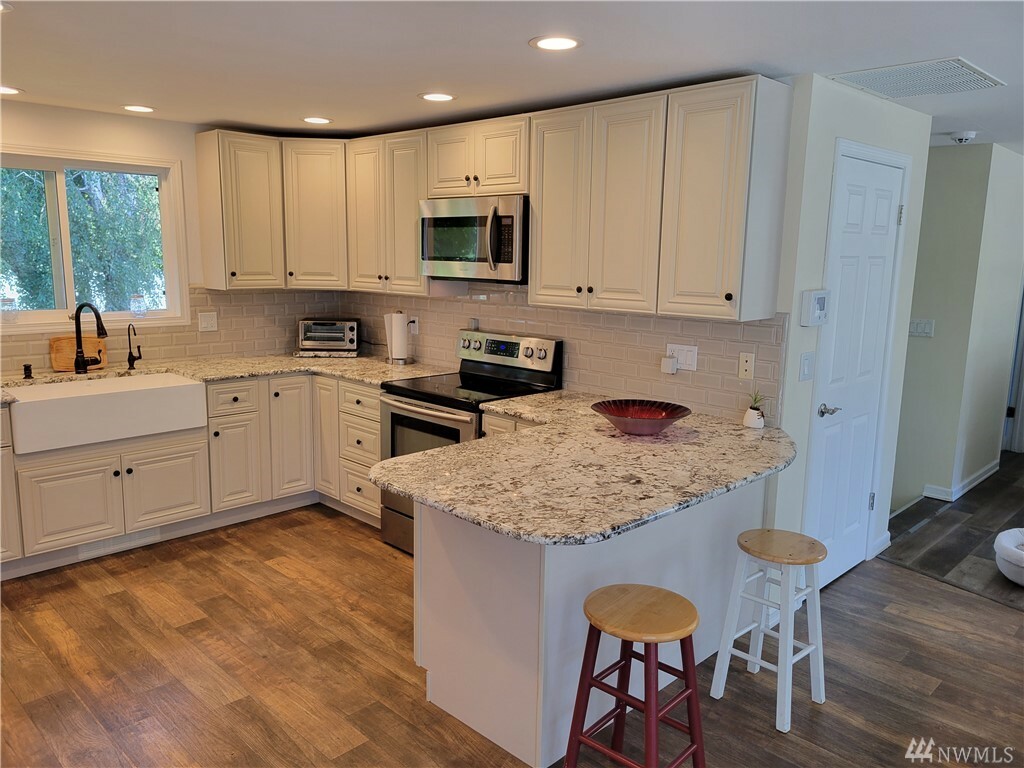 Property Photo: 5804 Hannegan Rd WA 98226