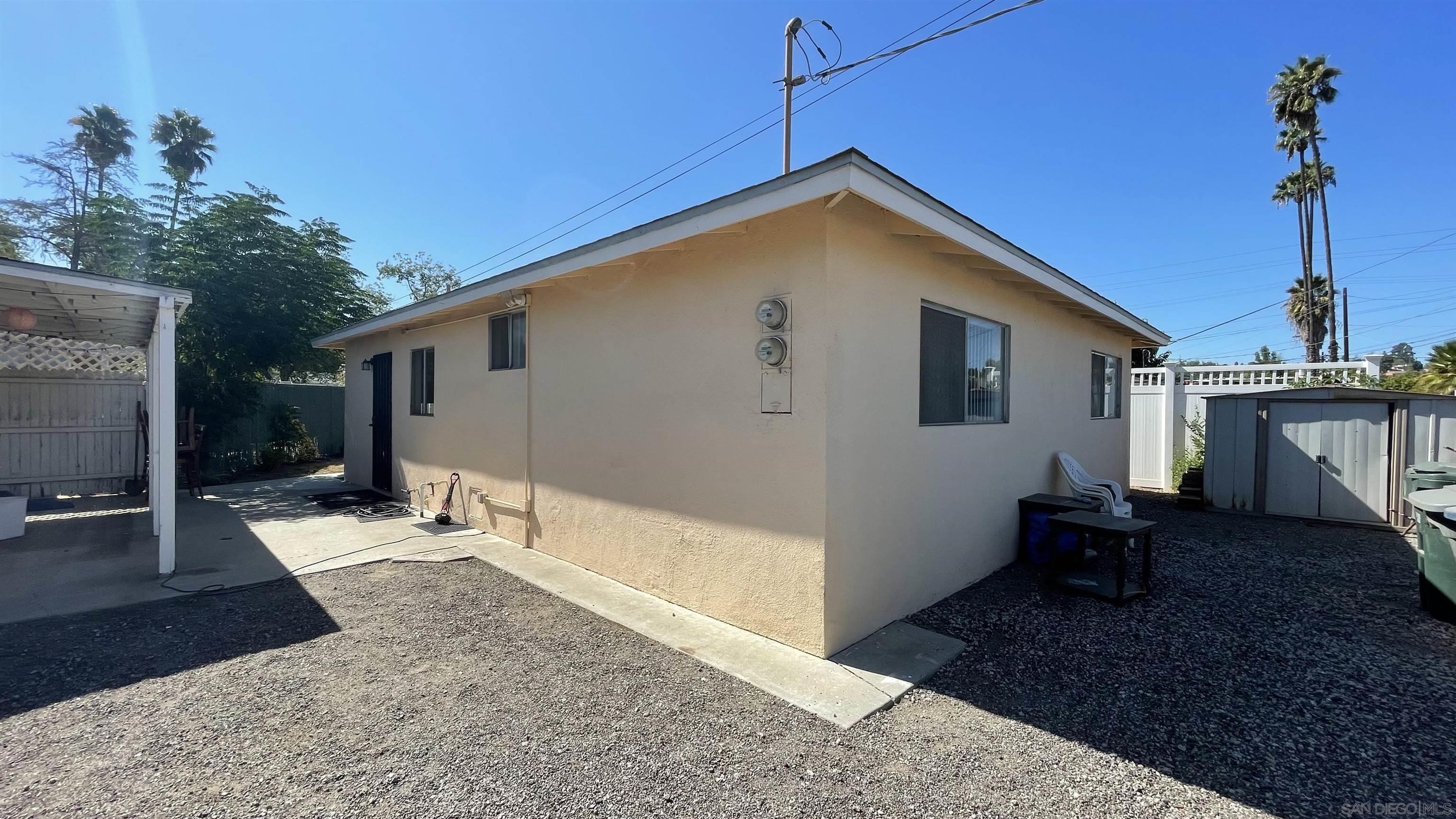 Property Photo: 622 W 11th Ave CA 92025