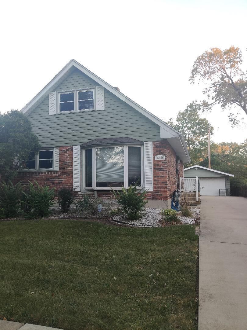 Property Photo: 16945 Glen Oaks Drive IL 60478