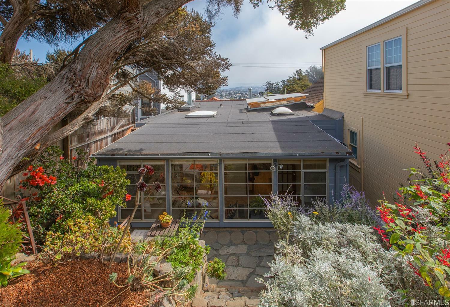 Property Photo:  627 Congo Street  CA 94131 