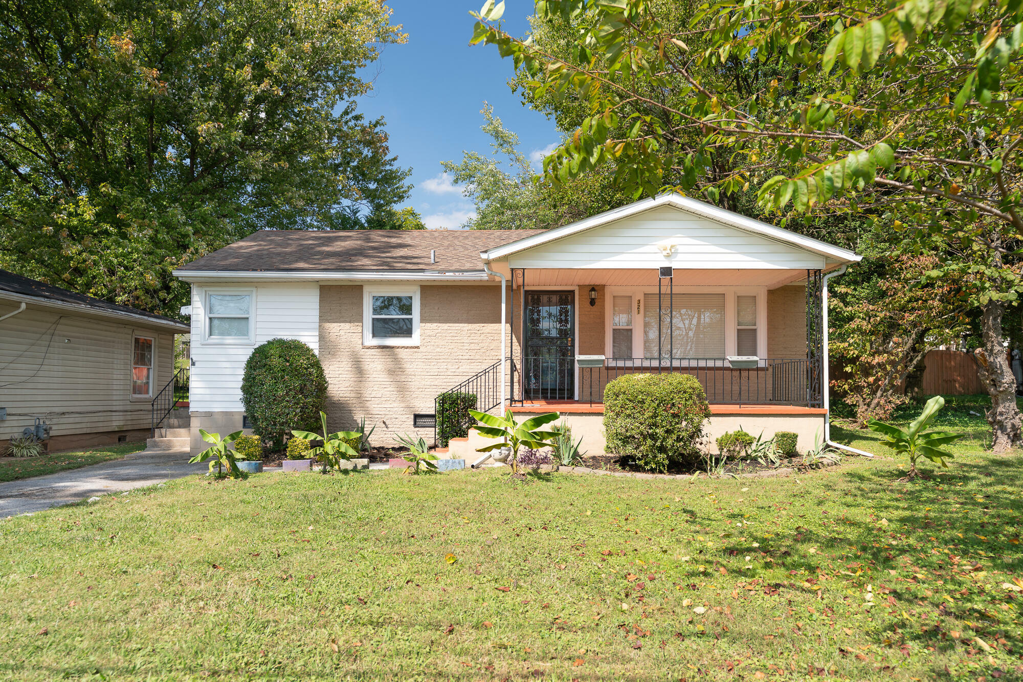 Property Photo:  321 Cedar Ave  TN 37917 