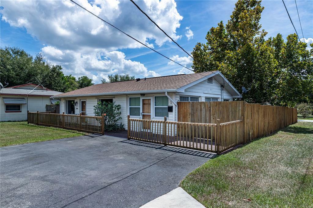 Property Photo:  1302 E Alfred Street  FL 32778 