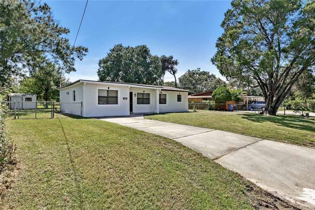 Property Photo:  7703 Morning Glory Lane  FL 33619 