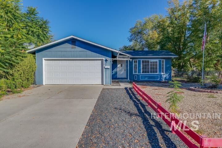 Property Photo: 912 E Park St ID 83672