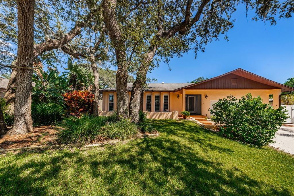 Property Photo:  1030 Wideview Avenue  FL 34689 