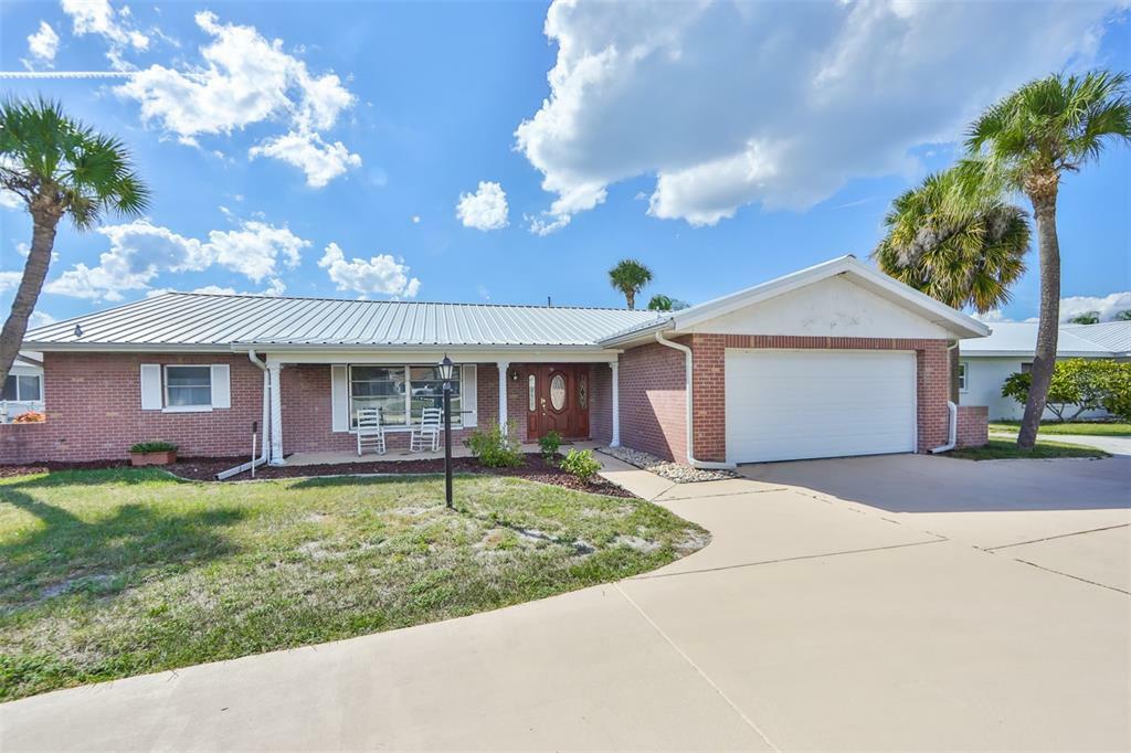 Property Photo:  6310 Wisteria Lane  FL 33572 