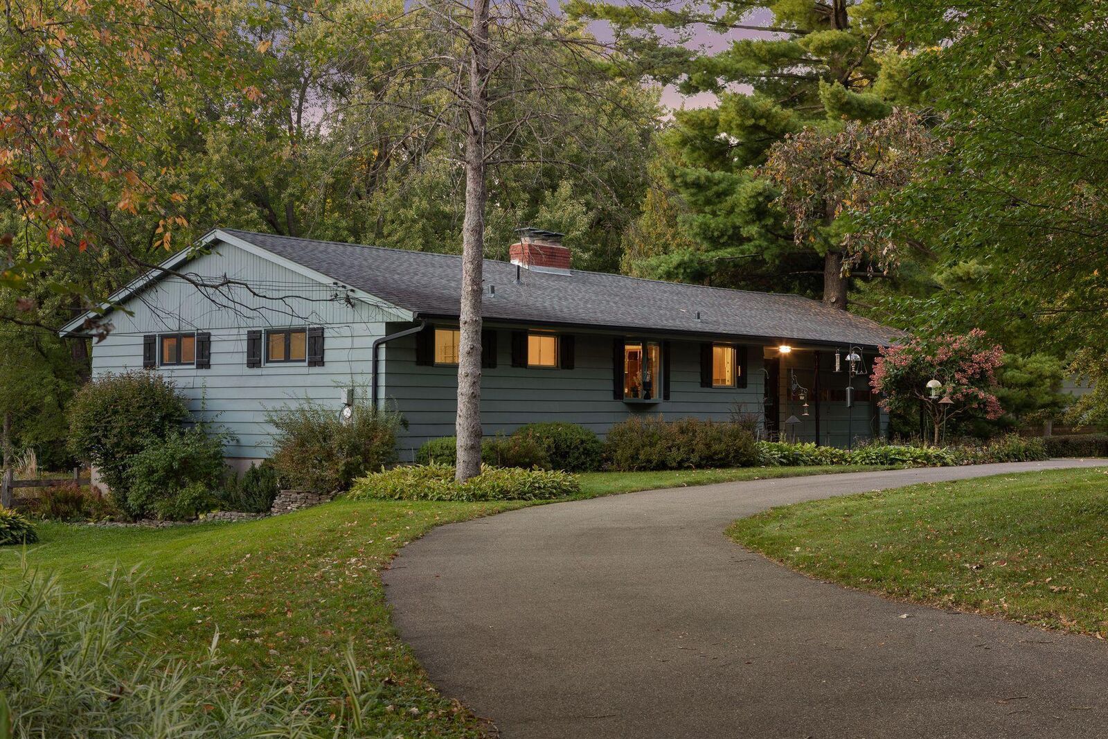 Property Photo: 15516 Robinwood Drive MN 55345