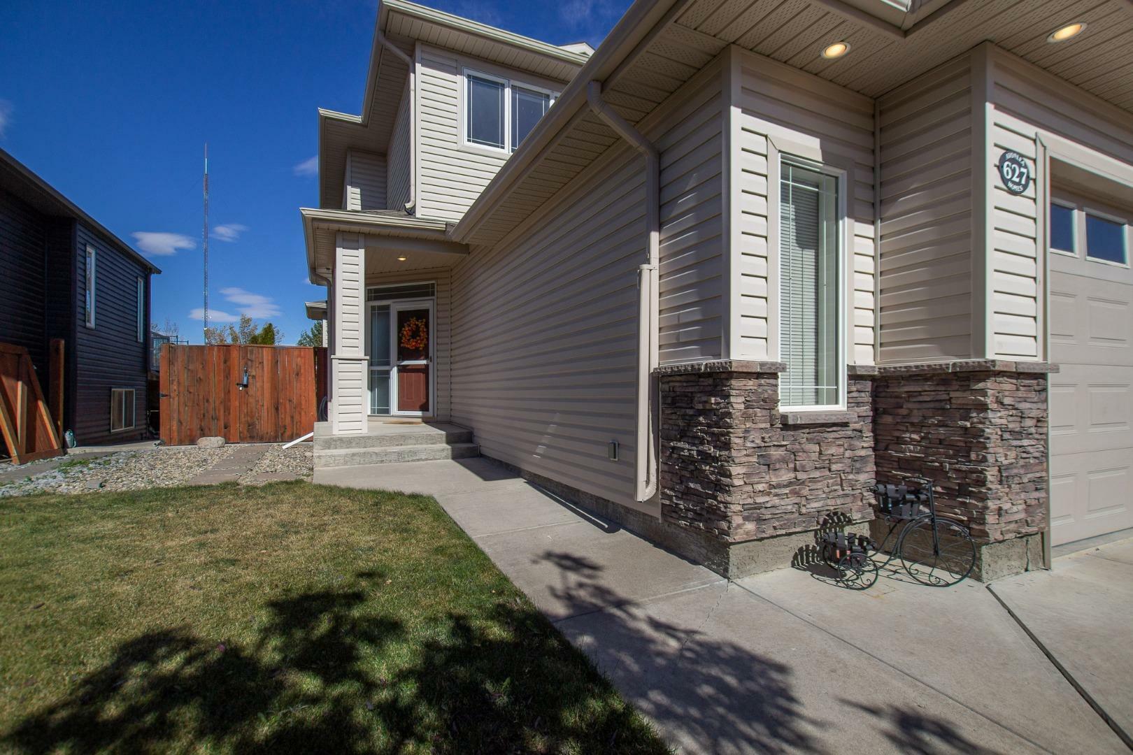 Property Photo:  627 Lynx Bay N  AB T1H 0C3 