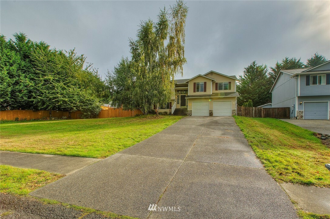 Property Photo:  24715 106th Avenue Ct E  WA 98338 