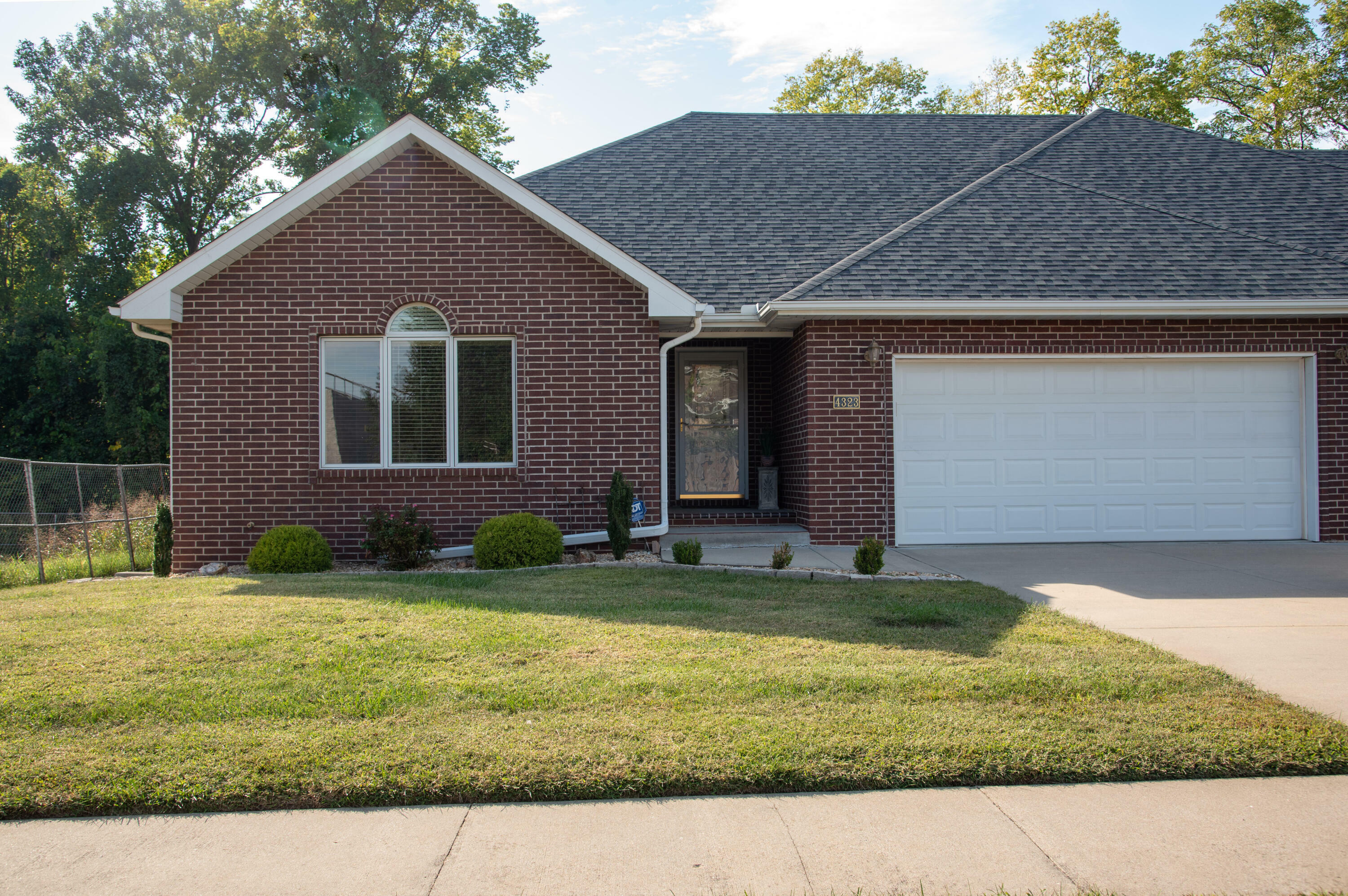 Property Photo:  4323 S Meadowbrook Avenue  MO 65810 