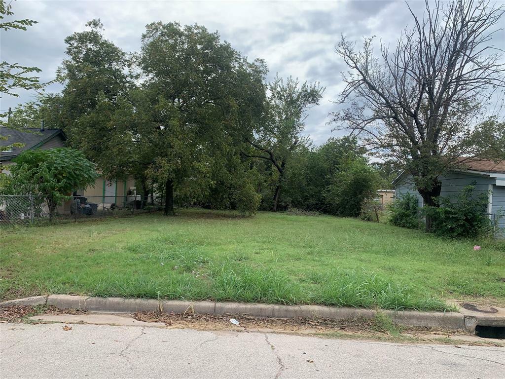 Property Photo:  912 SE 13th Street  TX 76067 