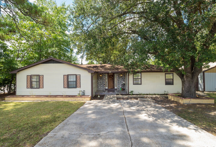 902 S 10th St  Leesville LA 71446 photo