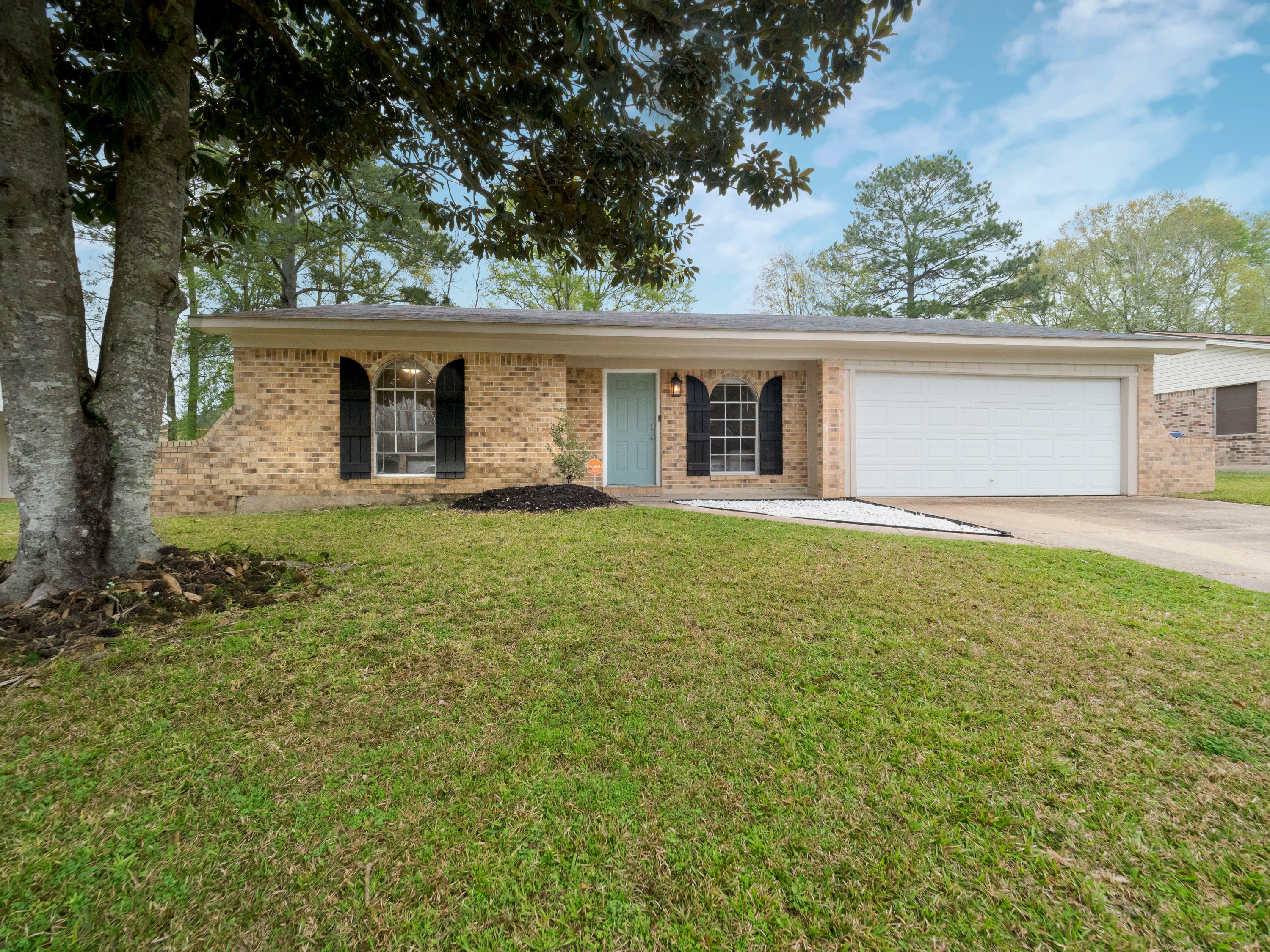 1838 Woodlawn St  Deridder LA 70634 photo