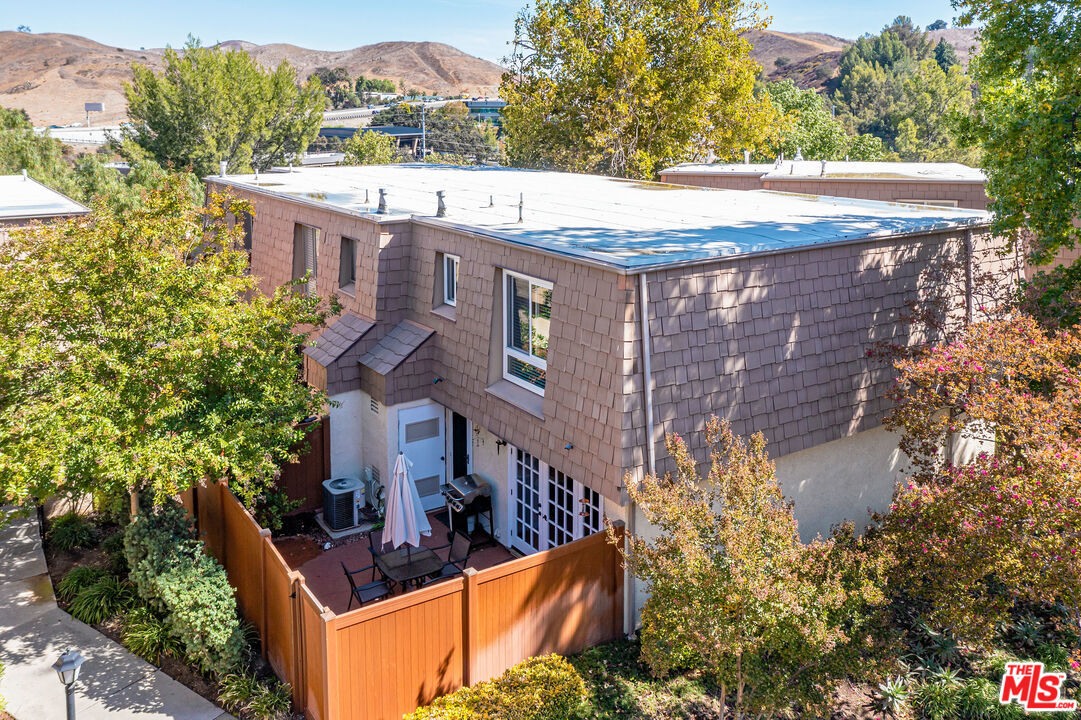 Property Photo: 4130 Yankee Dr CA 91301