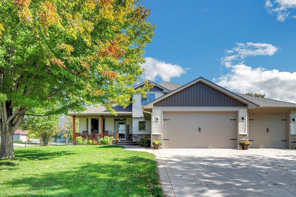 Property Photo:  4005 Martin Lane  MN 55033 