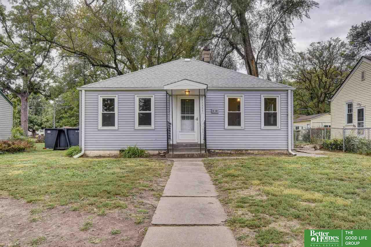 Property Photo:  2510 Wayne  NE 68005 