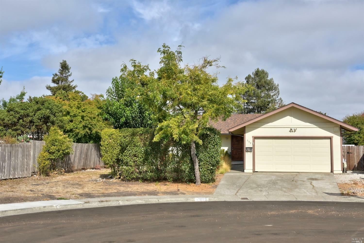 Property Photo:  609 Lanyard Court  CA 94928 