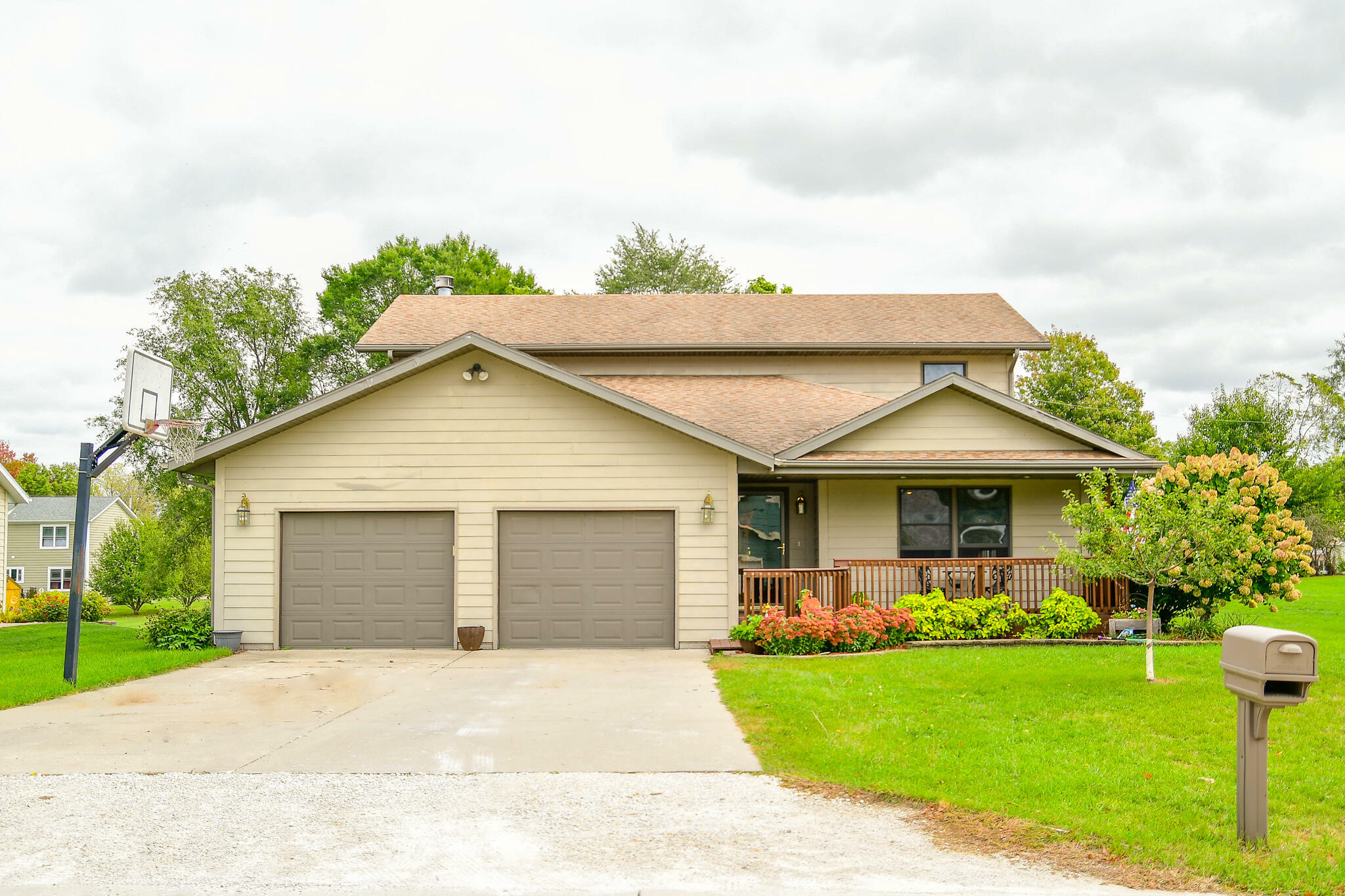 Property Photo:  1006 3rd Street  IA 50130 