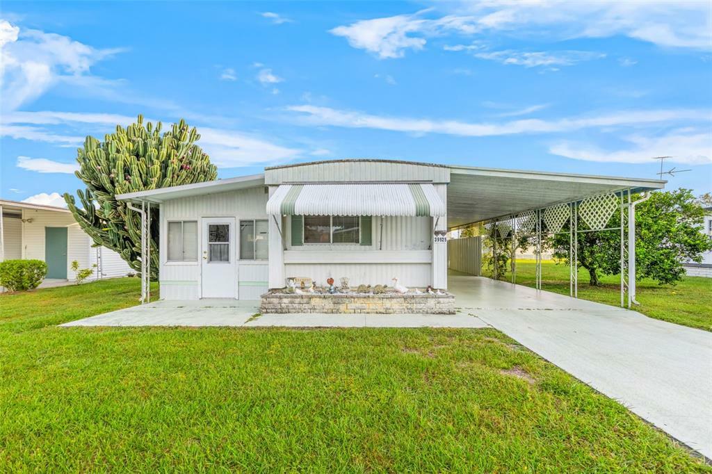 Property Photo:  39525 Sycamore Lane  FL 33542 