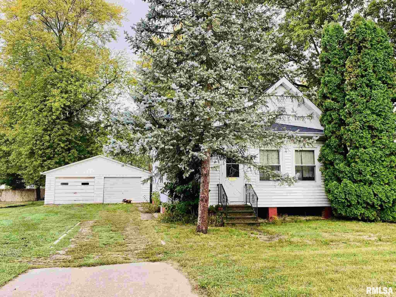 Property Photo: 420 Phillips IL 61401