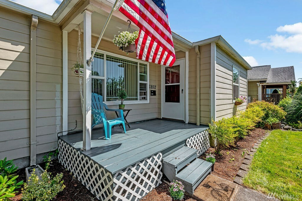 Property Photo:  2852 Florida St  WA 98632 