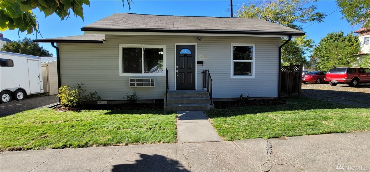 Property Photo:  520 S 4th Ave  WA 99362 