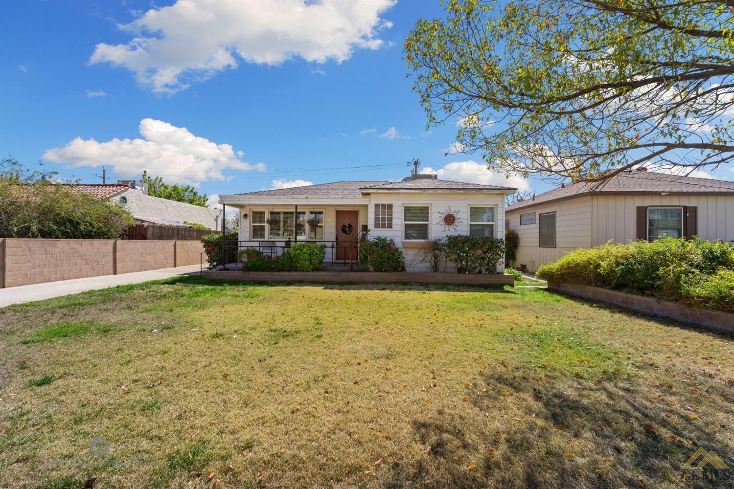 Property Photo:  11 Flower Street  CA 93305 