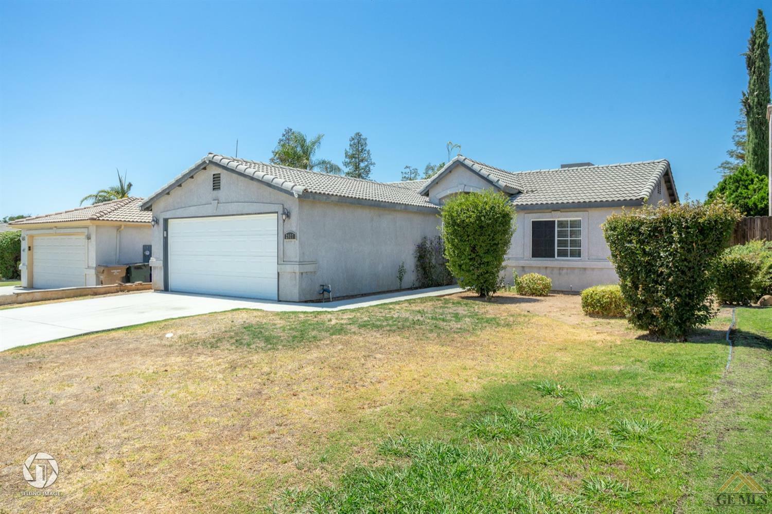 Property Photo:  2927 Meadow Ridge Avenue  CA 93308 