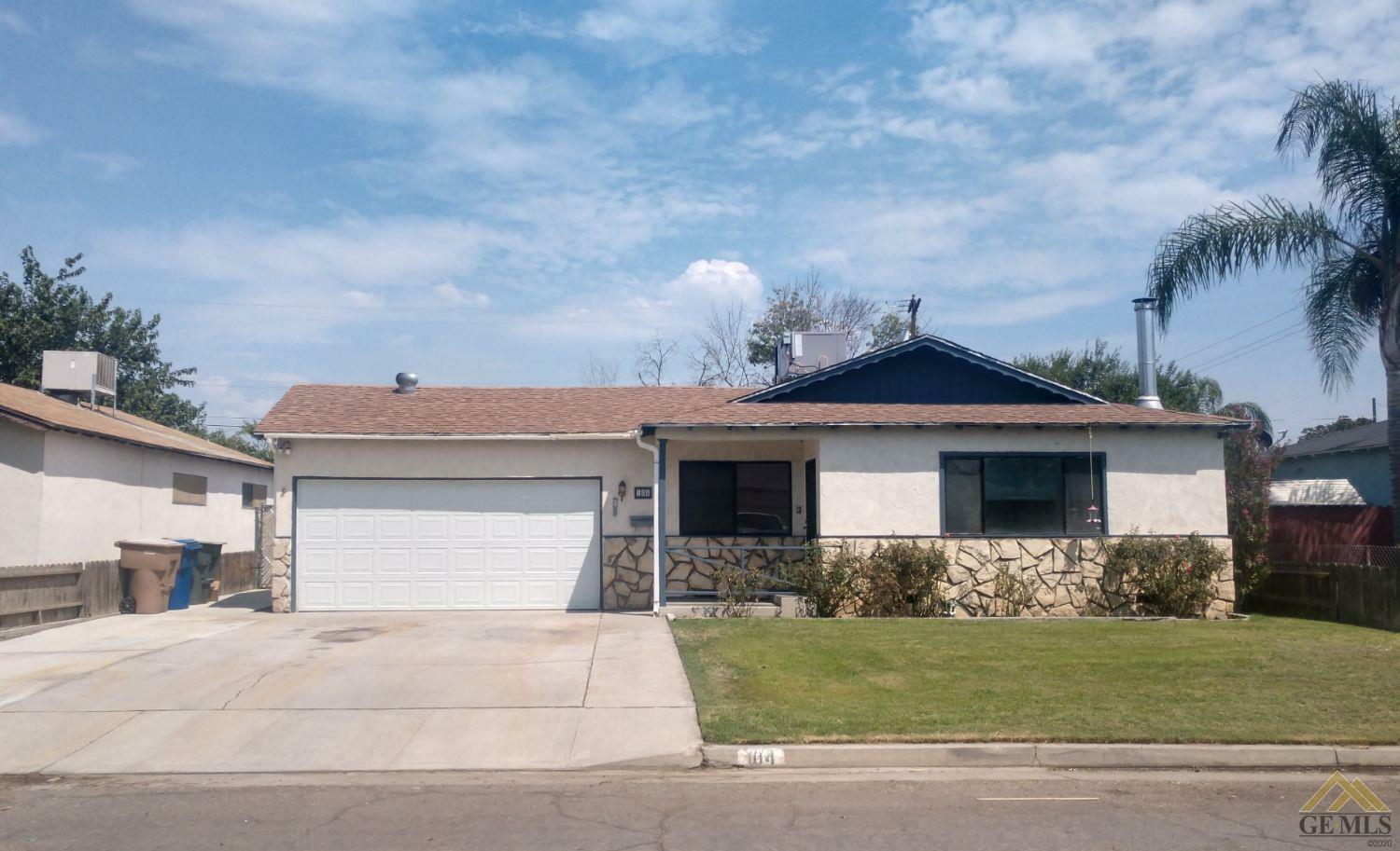 Property Photo:  104 Bendix Street  CA 93308 