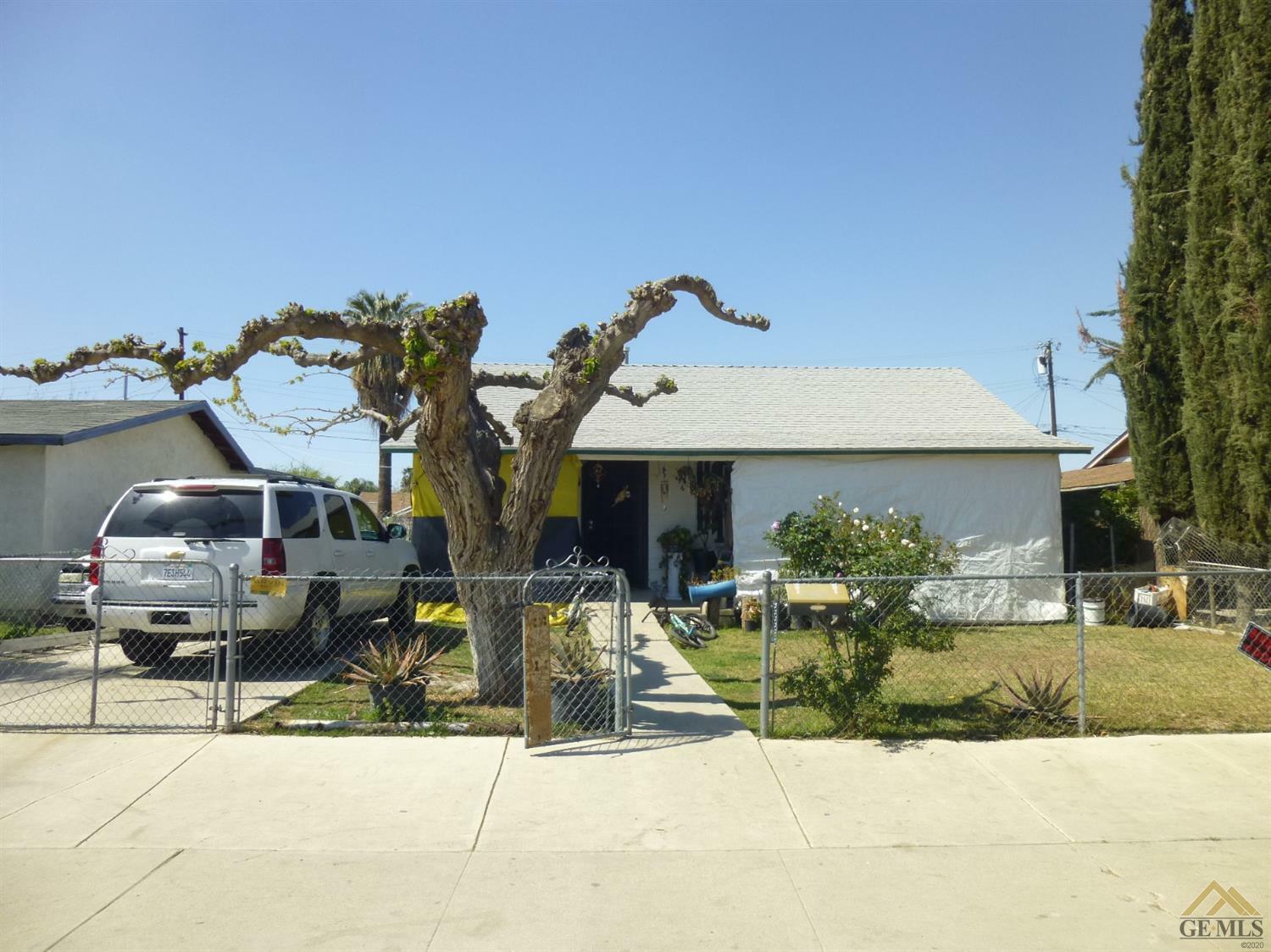 Property Photo:  843 Stockton Avenue  CA 93203 