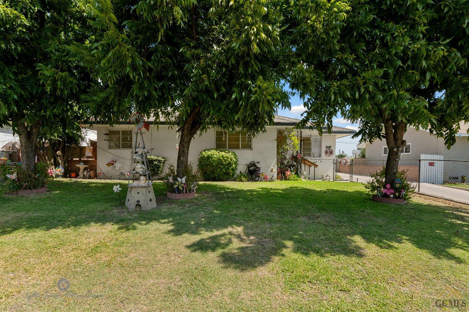 Property Photo:  1107 Tangerine Street  CA 93306 