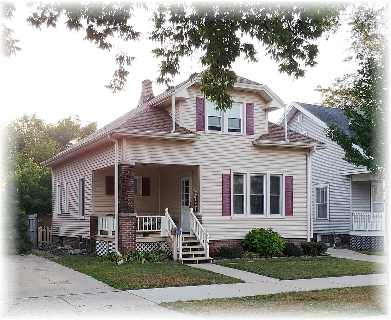 Property Photo: 1707 Carlisle Ave WI 53404