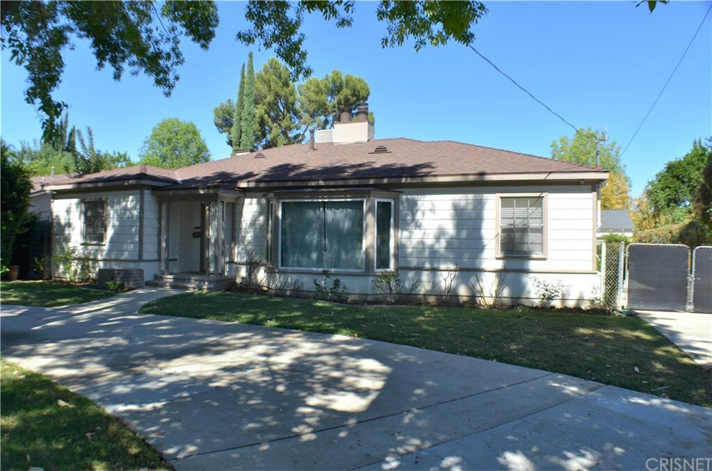 Property Photo:  23017 Sylvan Street  CA 91367 