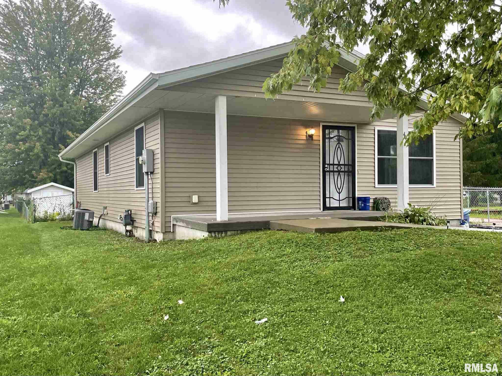 Property Photo: 442 Ecklund IL 61401