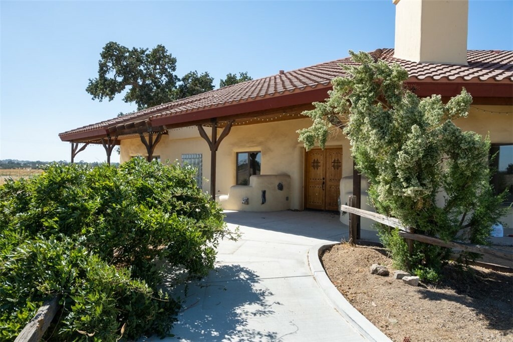 Property Photo:  4884 Buena Vista Drive  CA 93446 