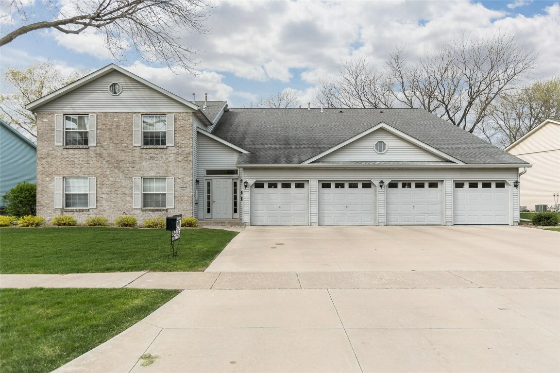 Property Photo: 6109 Greenbriar Lane SW A IA 52404